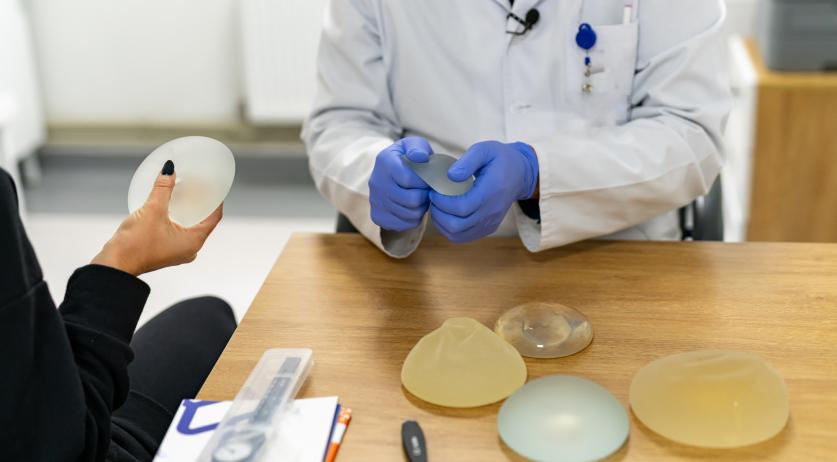 Over 6 000 women demand compensation for faulty breast implants in