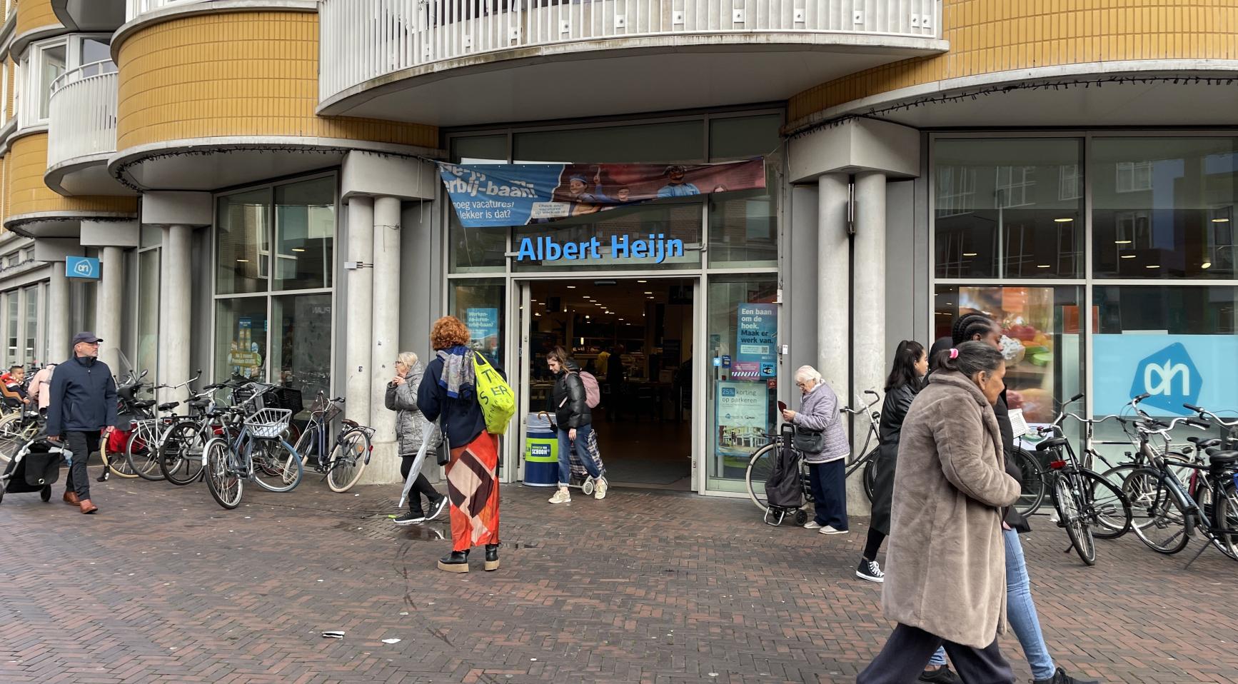Albert Heijn to stop selling knives and tobacco products