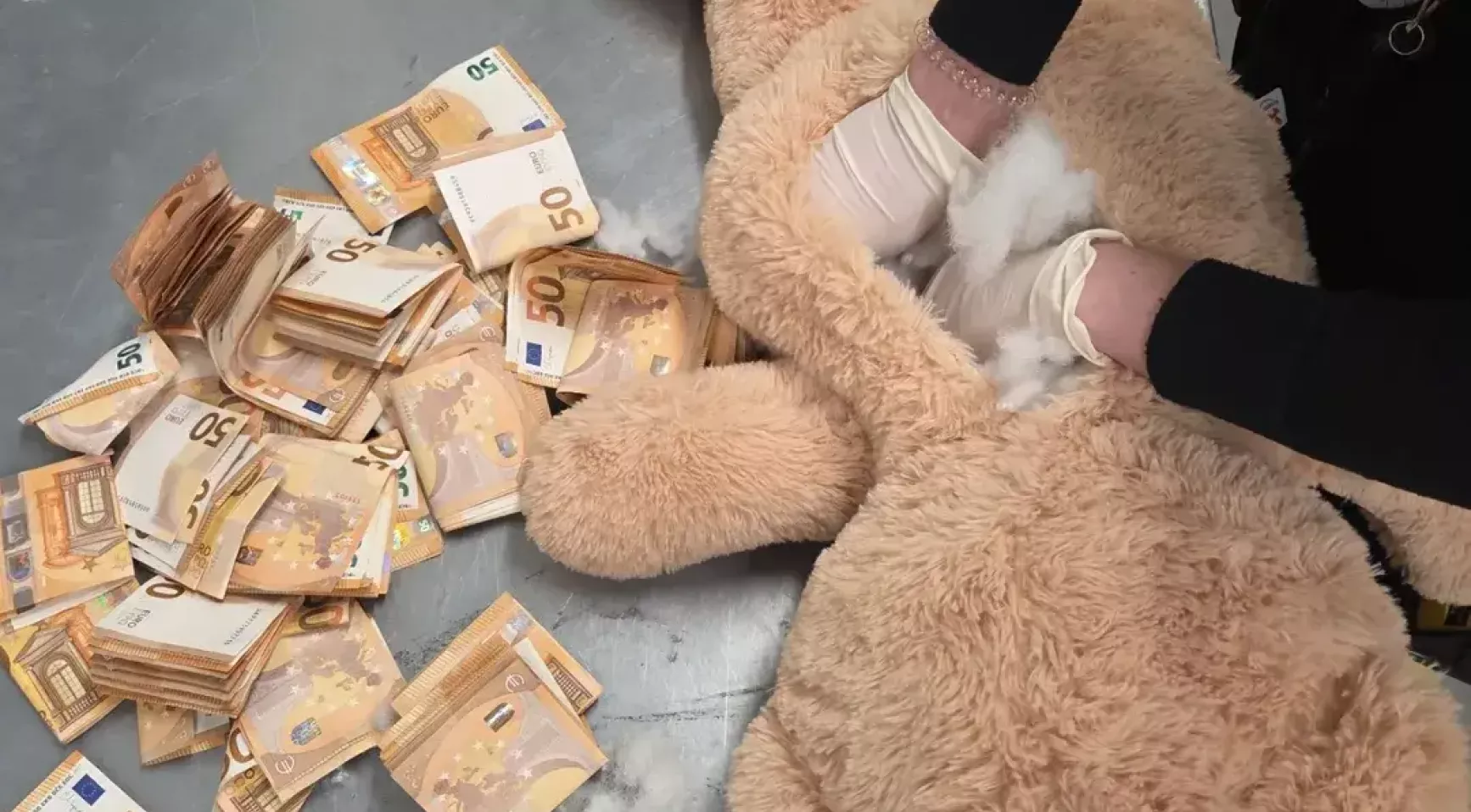 DHL worker finds €50,000 stuffed in teddy bear at Maastricht airport ...