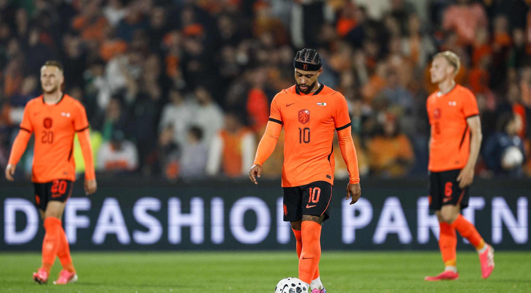 Wasteful Oranje punished as Algeria snatch late victory in World Cup warm-up