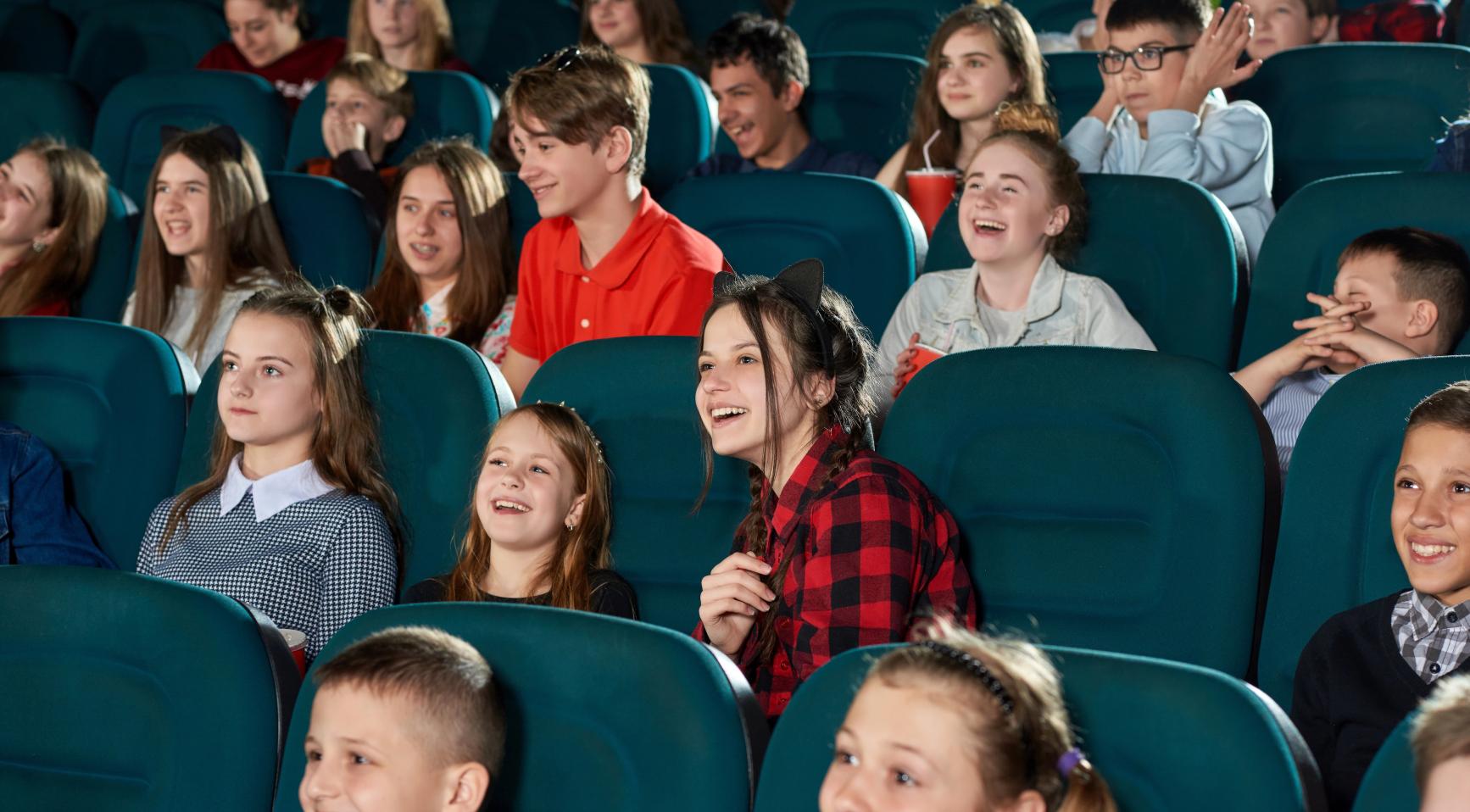 More Dutch theaters offer free admission for children as producers warn of boycott
