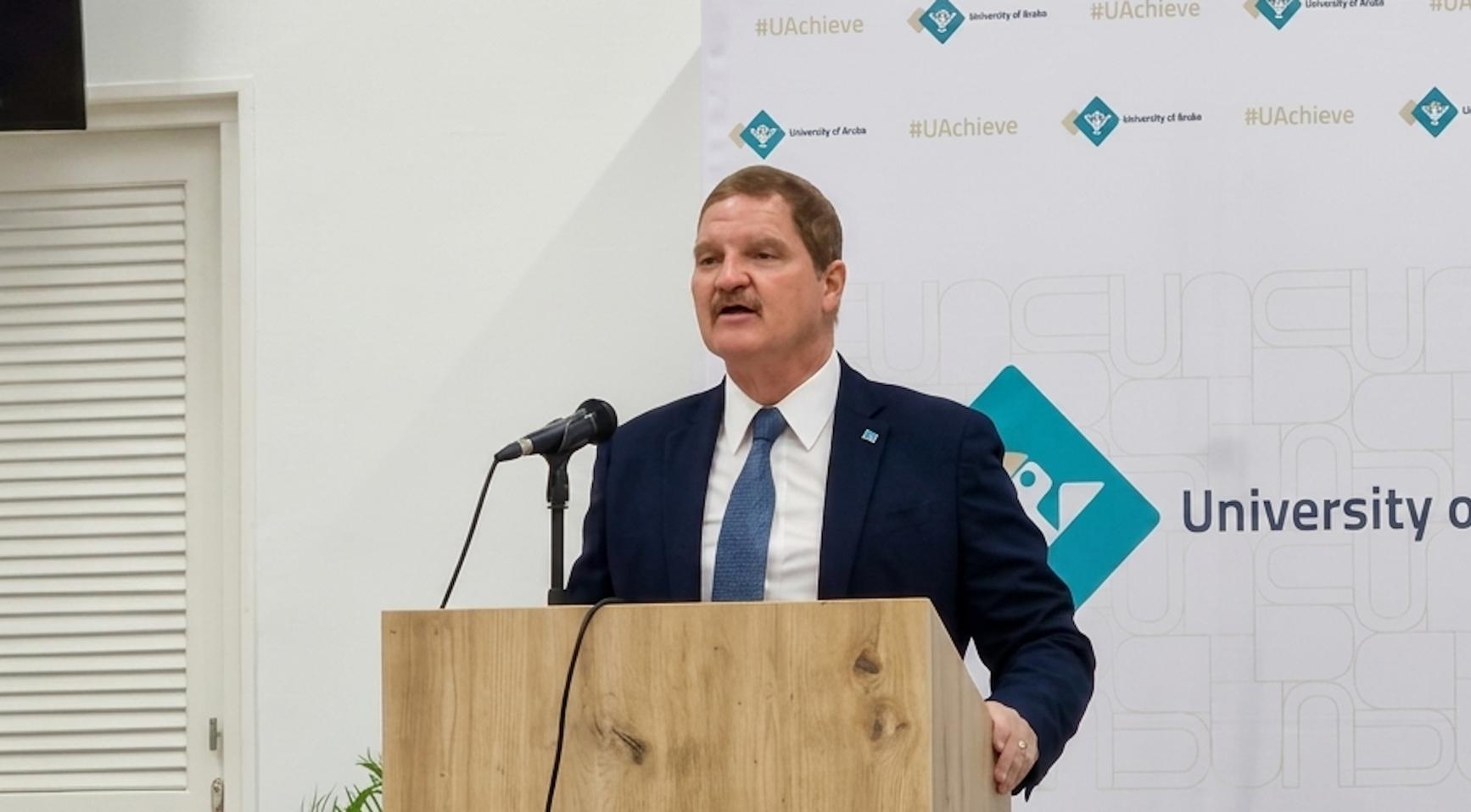 Schokken op Aruba nu premier Mike Eman zijn voorgenomen ontslag aankondigt Schokken op Aruba nu premier Mike Eman zijn voorgenomen ontslag aankondigt