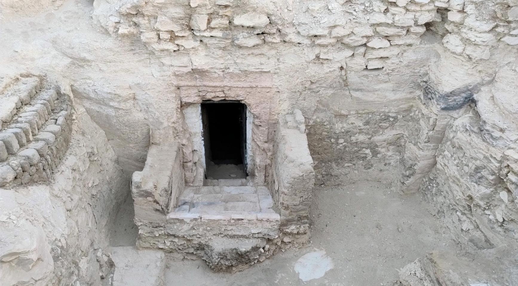 Nederlandse archeologen ontdekken 3000 jaar oude tombe in Egypte