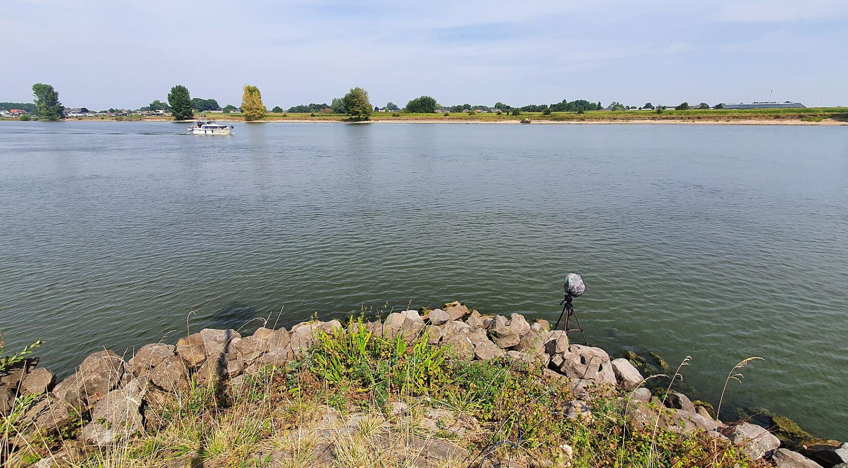 Waterstanden in Nederlandse rivieren uitzonderlijk laag voor de tijd van het jaar Waterstanden in Nederlandse rivieren uitzonderlijk laag voor de tijd van het jaar