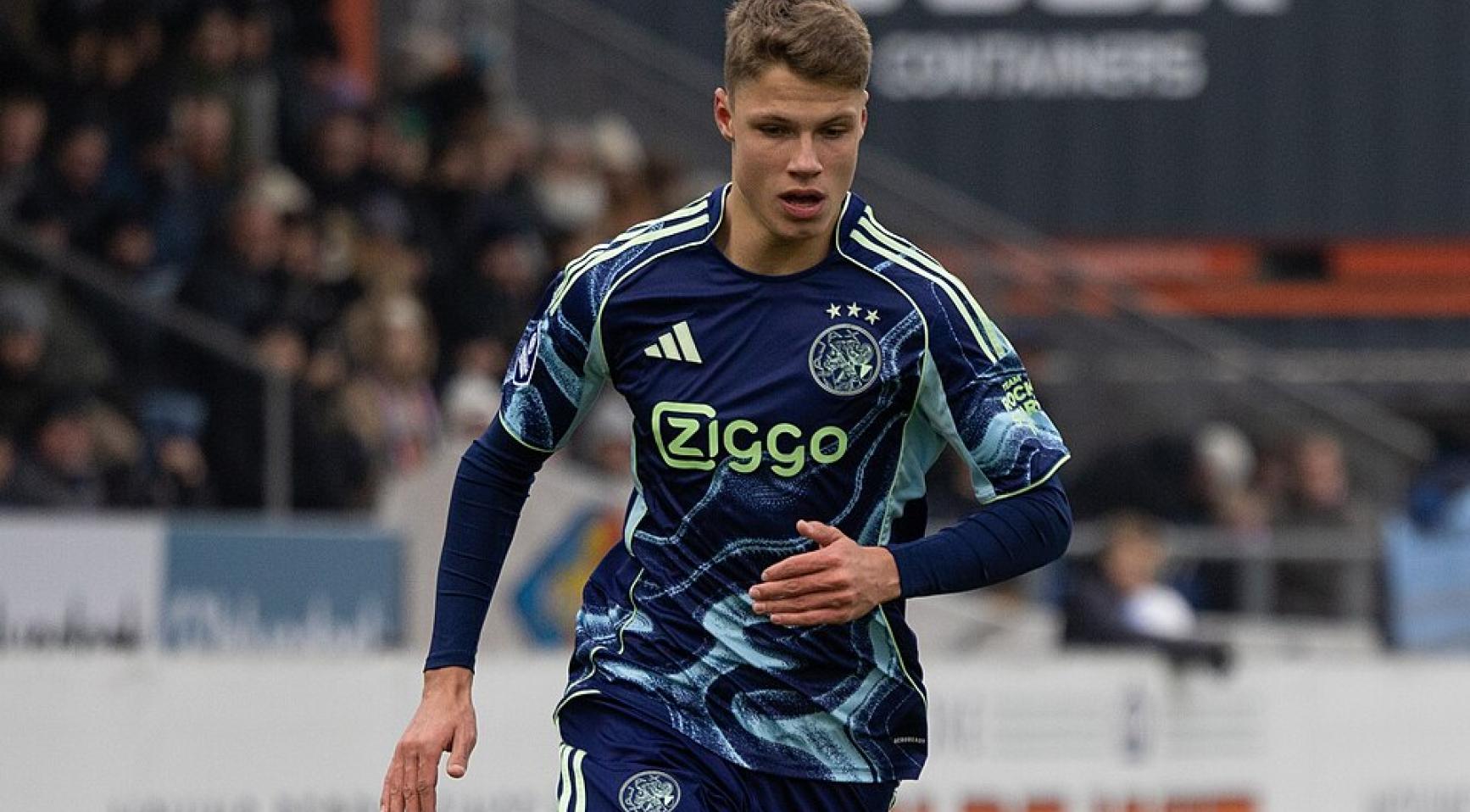 Ajax komt een deal van € 27 miljoen overeen om Sean Steur aan Newcastle te verkopen Ajax komt een deal van € 27 miljoen overeen om Sean Steur aan Newcastle te verkopen