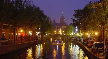 Oudezijds Voorburgwal Canal in front of the St. Nicolas Church, Amsterdam