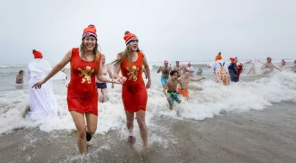 Some 10 thousand brave Dutch dove into freezing water in Scheveningen, The Hague for the New Year's plunge; 1 Jan 2017