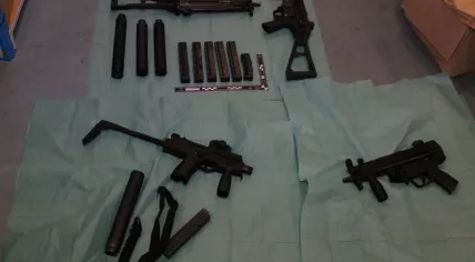 Automatic weapons found in a flower truck on the A1 in Apeldoorn, heading towards Germany