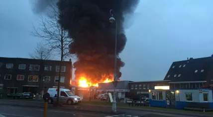 Fire raging in a car company on Schaafstraat in Amsterdam-Noord, 7 Mar 2017