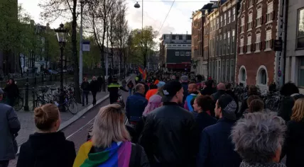 Some 2,000 march hand in hand through Amsterdam against anti-LGBT violence, 5 Apr 2017
