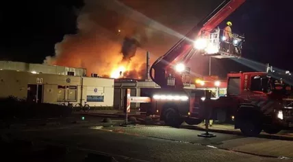 Fire in Weezenhof shopping center in Nijmegen, started in empty Spar supermarket, 11 Apr 2017