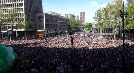Thousands crowd Rotterdam streets to celebrate Feyenoord's Eredivisie victory, 15 May 2017