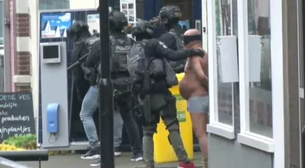 Man arrested for taking the Klarendal district center in Arnhem hostage, 3 May 2017