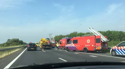 A6 highway between Lelystad and Muiden closed after a car ended up in the water, killing 3 people, 29 May 2017
