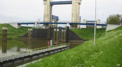 Sluis St. Andries in the Waal river in Heerwaarden