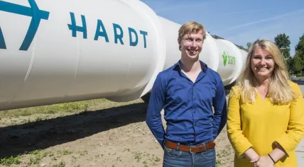 HARDT CEO Tim Houter and Infrastructure Minister Melanie Schultz unveil Europe's first Hyperloop test tube in Delft, 1 Jun 2017