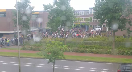 The Martinus College in Grootebroek was evacuated after a strange smell made nearly 40 kids and teachers sick, 28 Jun 2017