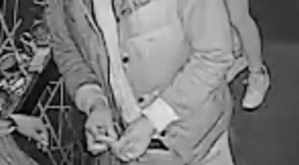 Man wanted for beating a woman in the face with a glass in a bar on Zeedijk in Amsterdam, 14 May 2017