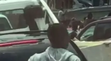 People loot a battered store on Sint Maarten after Hurricane Irma, 7 Sept 2017