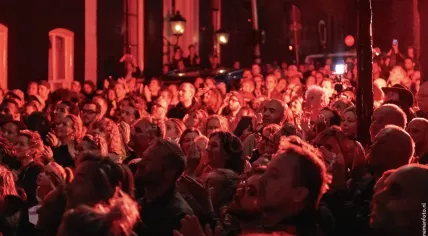 Thousands gather in front of Eberhard van der Laan's home to give him an ovation, 20 Sept 2017