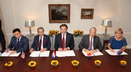 The Foreign Ministers of five nations sign an agreement to prosecute suspects in the downing of flight MH17 in the Netherlands. From L-R: Pavlo Klimkin (Ukraine), Datuk Seri Anifah Aman (Malaysia), Bert Koenders (Netherlands), Didier Reynders (Belgium), a