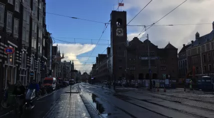 Amsterdam flag at half staff over Beurs van Berlage after Mayor Eberhard van der Laan's death, 6 Oct 2017