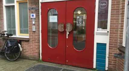 Door at Basisschool Oostelijke Eilanden locked due to teacher strike, 5 Oct 2017