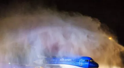 Last KLM flight with a Fokker 70 lands at Schiphol, 28 Oct 2017