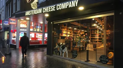 Amsterdam Cheese Company on Damrak in Amsterdam, 13 Dec 2017