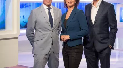 Nieuwsuur presenters, Joost Karhof is on the right