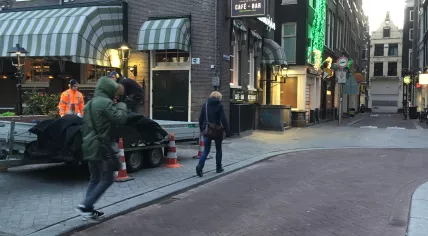 Pedestrians bundled up in Amsterdam Centrum