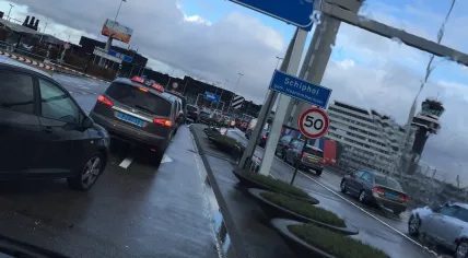 Traffic builds up towards Schiphol's departures, 18 Jan 2018