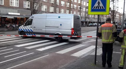 Police and explosive experts at a sisha lounge on Jan Evertsenstraat where a hand grenade was found tied to the door of a sisha lounge, 1 Feb 2019