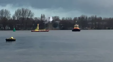 Port of Amsterdam boats responding to an area on the IJ where a WWII sea mine was found, 1 Feb 2018