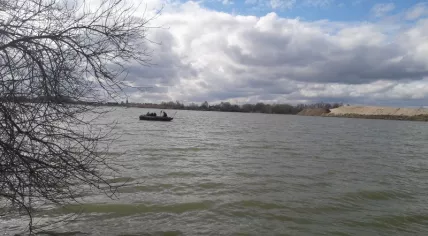 Police search lake De Brink in Liessel for signs of Piet Holskens and Hans Martens who disappeared in 1974, 12 March 2018
