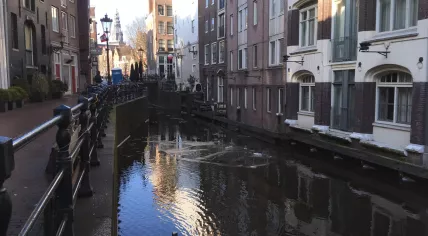 Ice nearly melted from the water along Oudezijds Kolk in Amsterdam Centrum, 5 March 2018