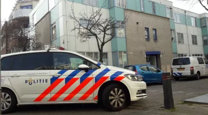 Police at an apartment building on Stationstraat in Schiedam where the body of a newborn baby was found on a second floor balcony, 7 April 2018