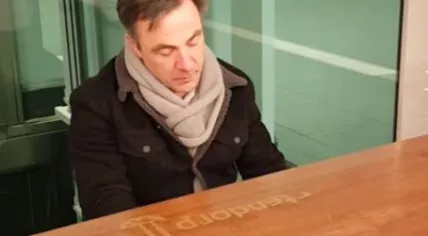 Hans Jansen playing the piano at Zwolle Station, 29 March 2018