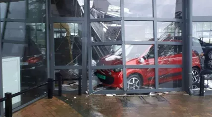 Heavy rains cause the roof of a car dealer in Assen to collapse, 13 May 2018