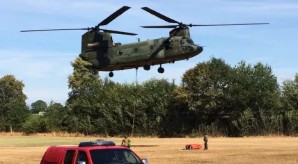 Chinook helicopter deployed to help fight a forest fire in Wateren, 7 August 2018