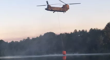 Chinook helicopter and bambi bucket