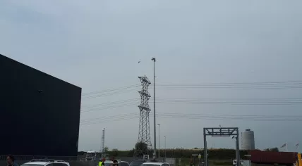 Police at the Moerdijk industrial estate, where dozens of stowaways were found, 5 Sept 2018