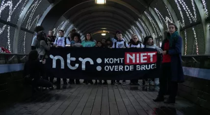 Anti-Zwarte Piet activists block footbridge to Mediapark in Hilversum, 12 Nov 2018