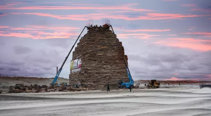 Preparations for the New Year's bonfire on Scheveningen beach, 31 Dec 2017