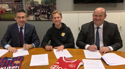 Frenkie de Jong (middle) signs with FC Barcelona, 23 Jan 2019