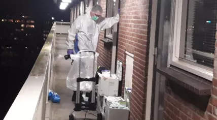 Forensic investigator at an apartment on Lisztgaarde in Oss where a man was found killed, 23 Feb 2019