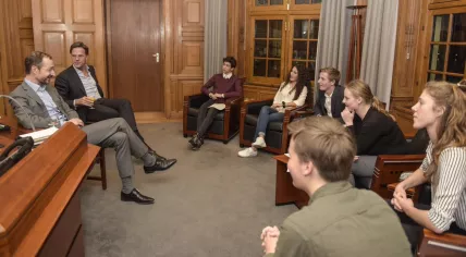 Eric Wiebes and Mark Rutte meeting with school pupils' protest group Youth for Climate, 12 Feb 2019