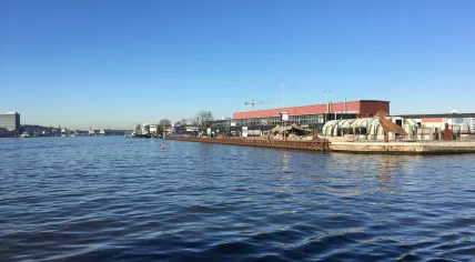 Water between Amsterdam Oost and Amsterdam Noord in the direction of Central Station