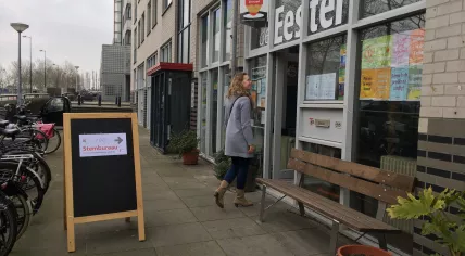 A voter walking into a polling station in Amsterdam Oost, 20 March 2019