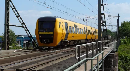 NS DM'90 diesel train in Apeldoorn